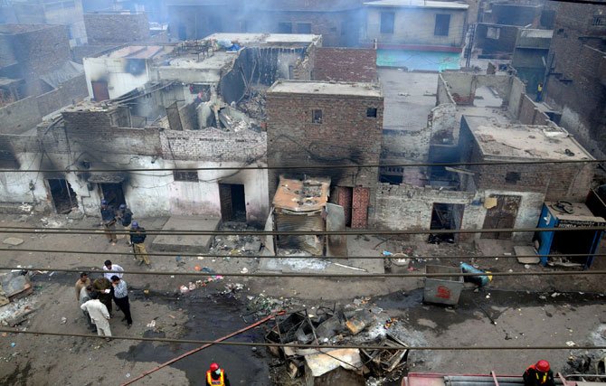 Christian Houses burnt in Pakistan, after Radical Islamist attacked a Christian neighborhood on 9-March 2013