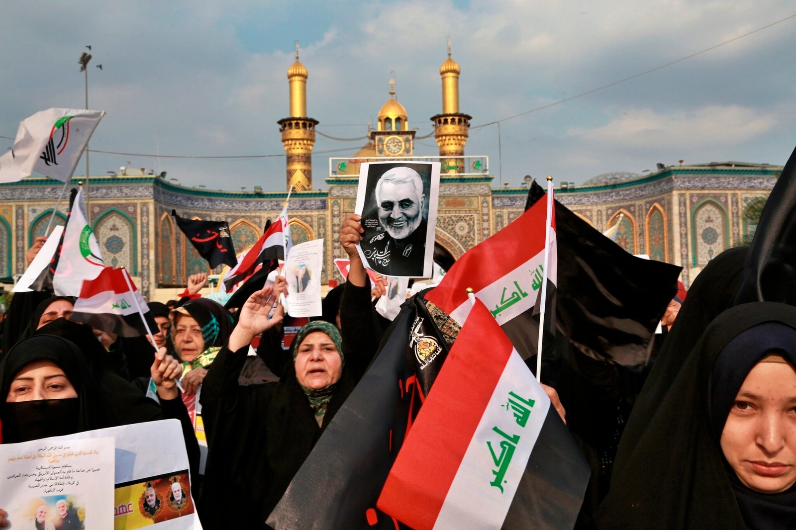 Iran threatens Tel Aviv, US bases in Middle East after killing of Soleimani: Shiite Muslims demonstrate over the US airstrike that killed Iranian Revolutionary Guard Gen. Qassem Soleimani, in the posters, in Karbala, Iraq, Jan. 4, 2020 (AP Photo/Khalid Mohammed)